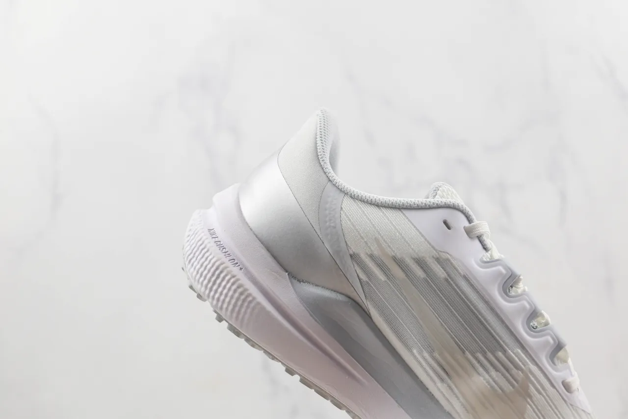Nike Air Zoom Pegasus 白色银色针织鞋面不对称鞋带护板跑鞋 5