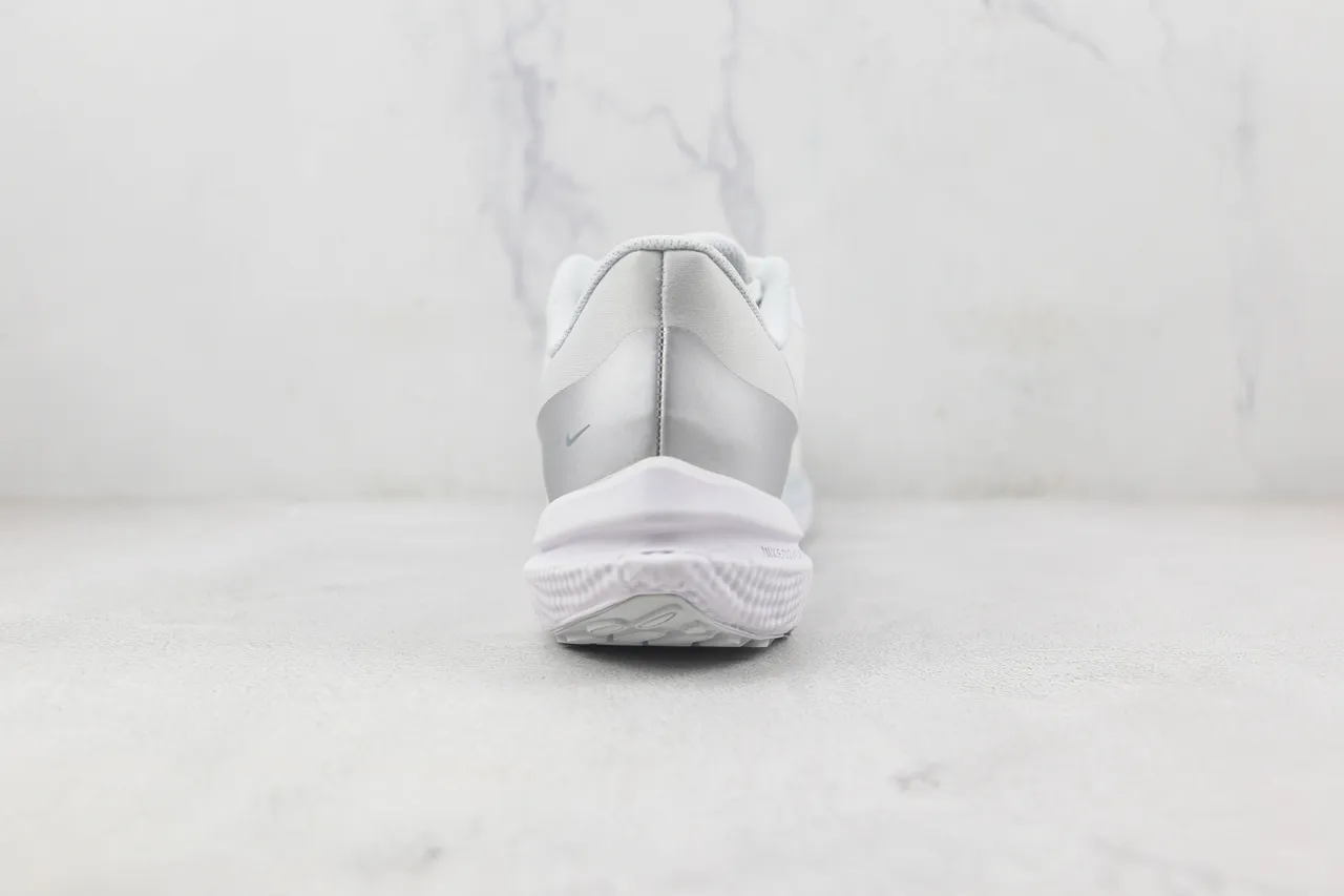 Nike Air Zoom Pegasus 白色银色针织鞋面不对称鞋带护板跑鞋 9