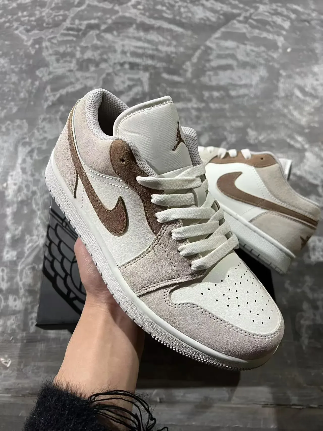 Nike Beige Brown Zapatillas Lifestyle Low-Top Ante-Cuero 2