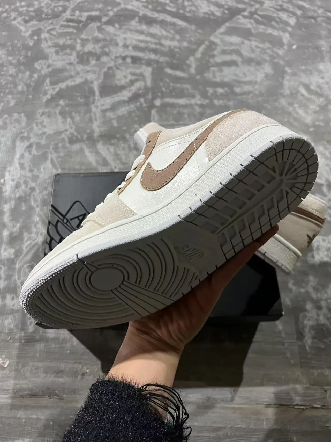 Nike Beige Brown Zapatillas Lifestyle Low-Top Ante-Cuero 6