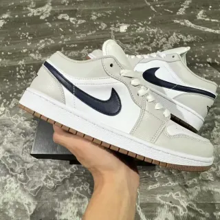 Nike Beige Navy Low-Top Zapatillas Lifestyle de Cuero y Sintético