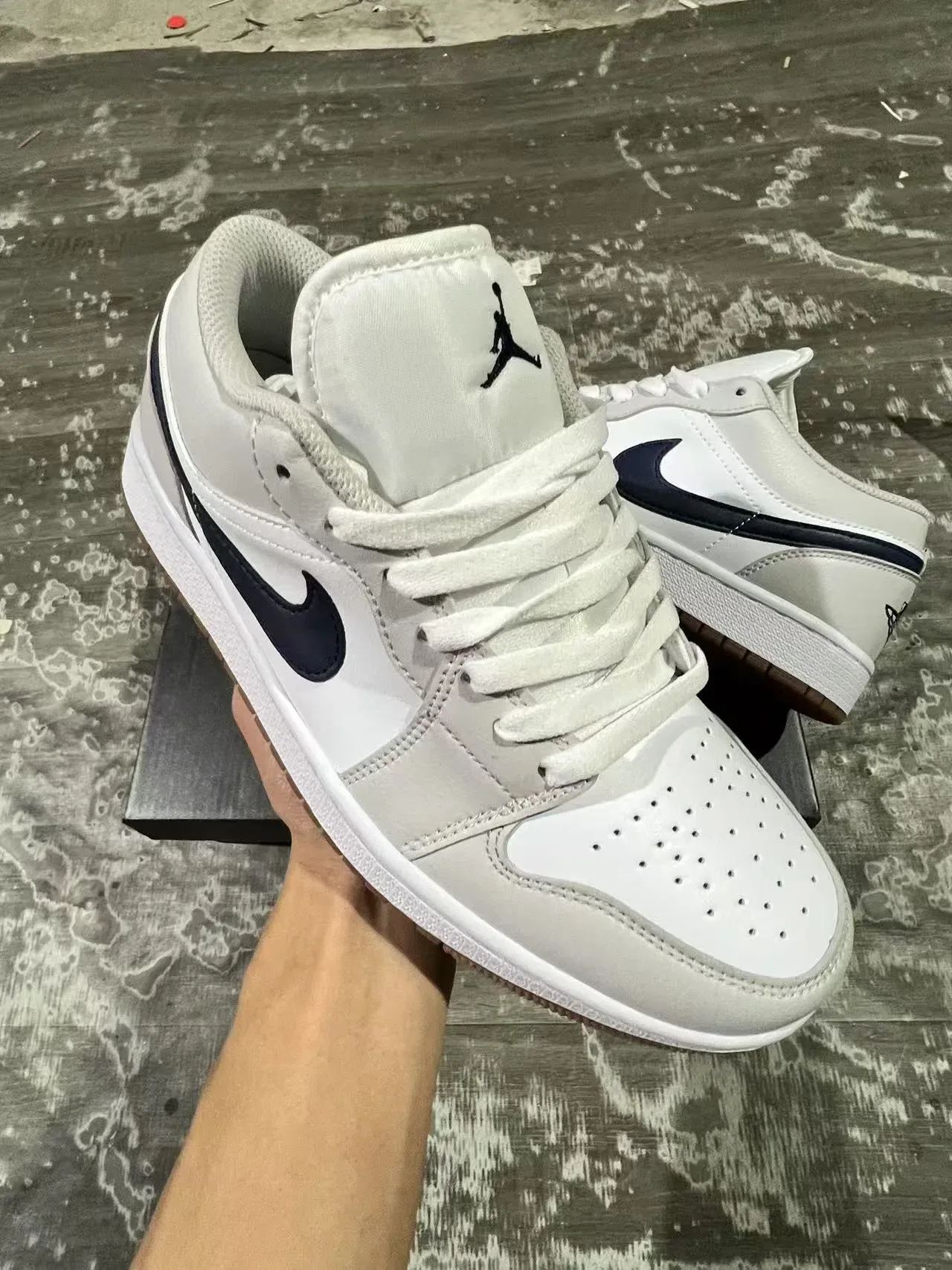 Nike Beige Navy Low-Top Zapatillas Lifestyle de Cuero y Sintético 2