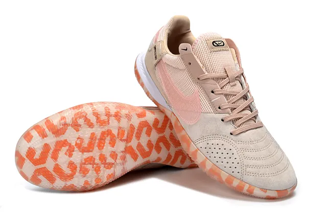 Nike Bege Rosa sapatos de futebol indoor low-top perfurados de camurça na ponta 4
