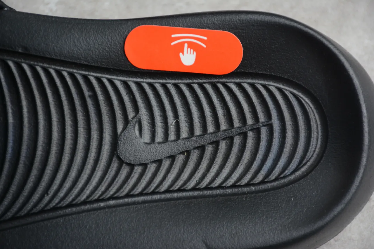 Nike Benassi JDI Black and Gold Slippers 3