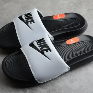 Nike Benassi JDI صنادل رمادي وأسود