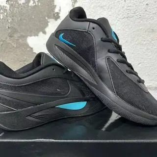 Nike أسود وفيروزي Court-Inspired أحذية رياضية منخفضة