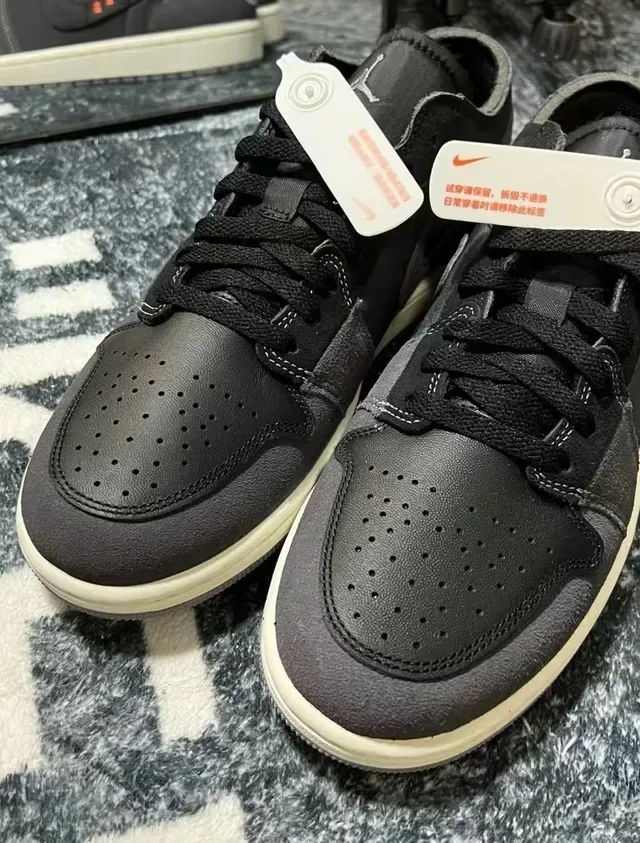 Nike Black Gray Low-Top Padded Collar Lifestyle Sneakers 2