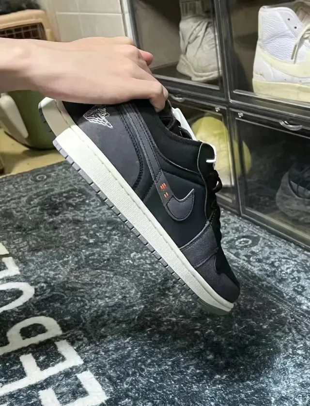 Nike Black Gray Low-Top Padded Collar Lifestyle Sneakers 3
