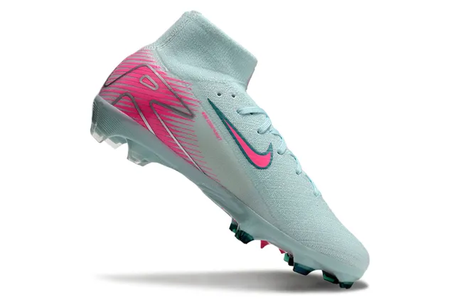 Nike Zapatillas de fútbol azul y rosa con collar alto tipo calcetín, Swoosh y superposiciones gráficas para tierra firme 2