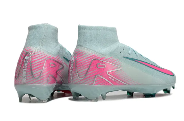 Nike Zapatillas de fútbol azul y rosa con collar alto tipo calcetín, Swoosh y superposiciones gráficas para tierra firme 5