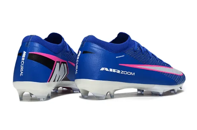 Nike Chaussures de football bleu et rose avec upper knit et col Gripknit surface firm ground 5