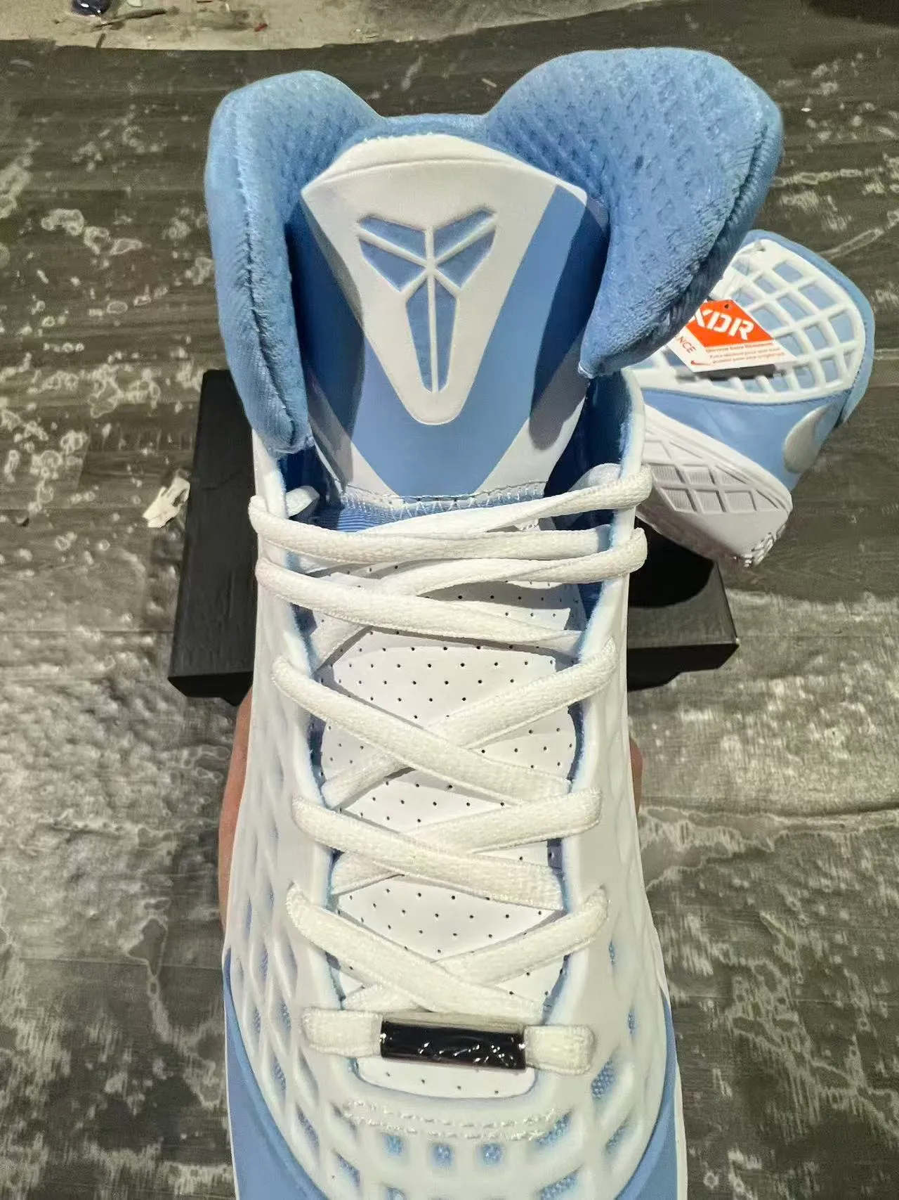 Nike Chaussures de Basketball Bleu Blanc Hautes avec Malla Cage 4