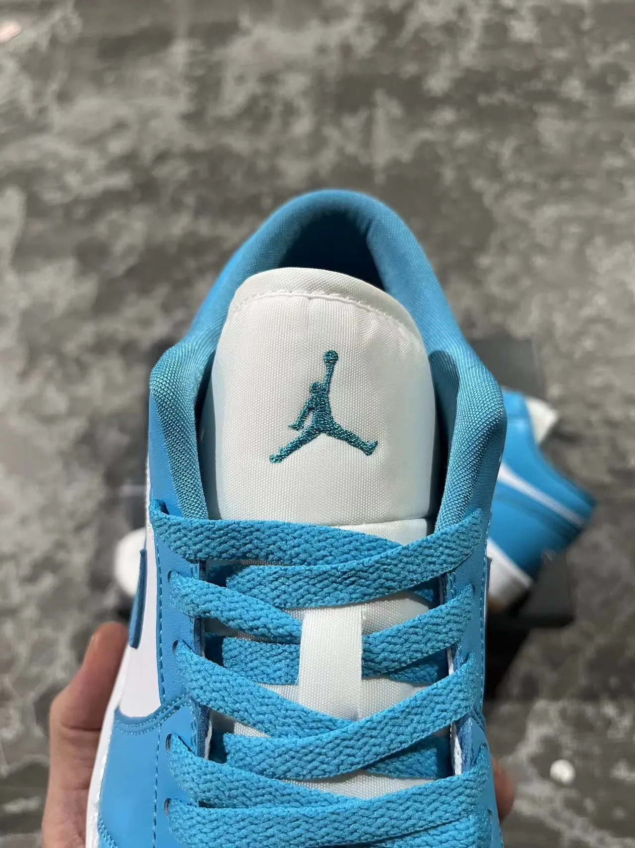 Nike Blue White Low-Top Leather Upper Lifestyle Sneakers 4