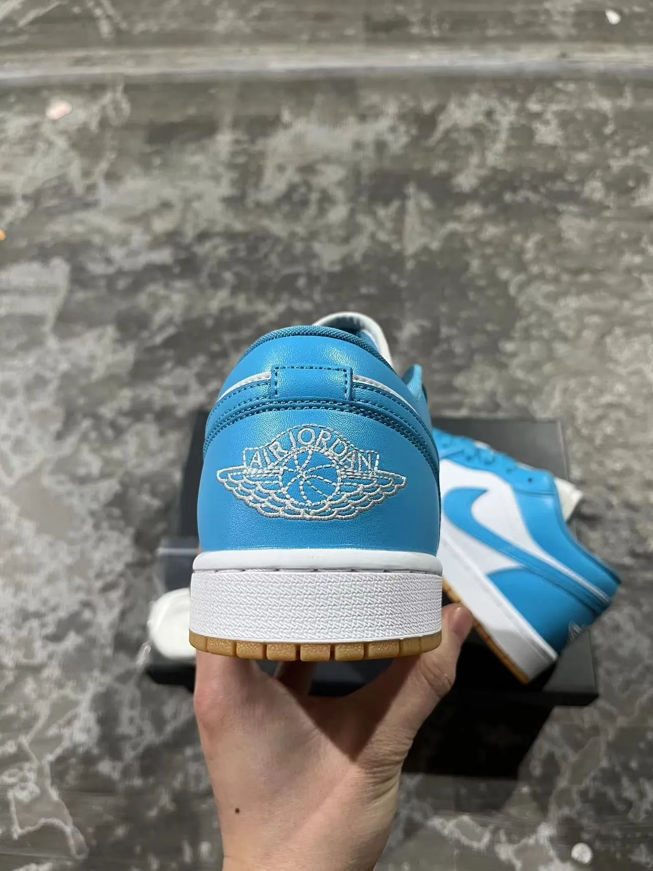 Nike Blue White Low-Top Leather Upper Lifestyle Sneakers 8