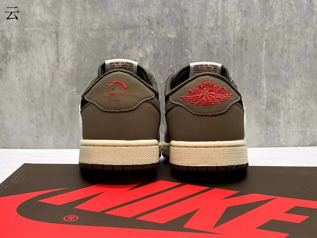 Nike Marrom Preto Low-Top Tênis de Material Misto na Parte Superior 6