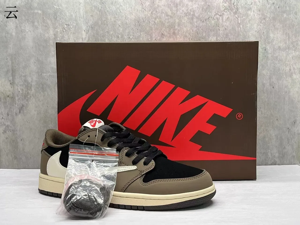 Nike Marrom Preto Low-Top Tênis de Material Misto na Parte Superior 7