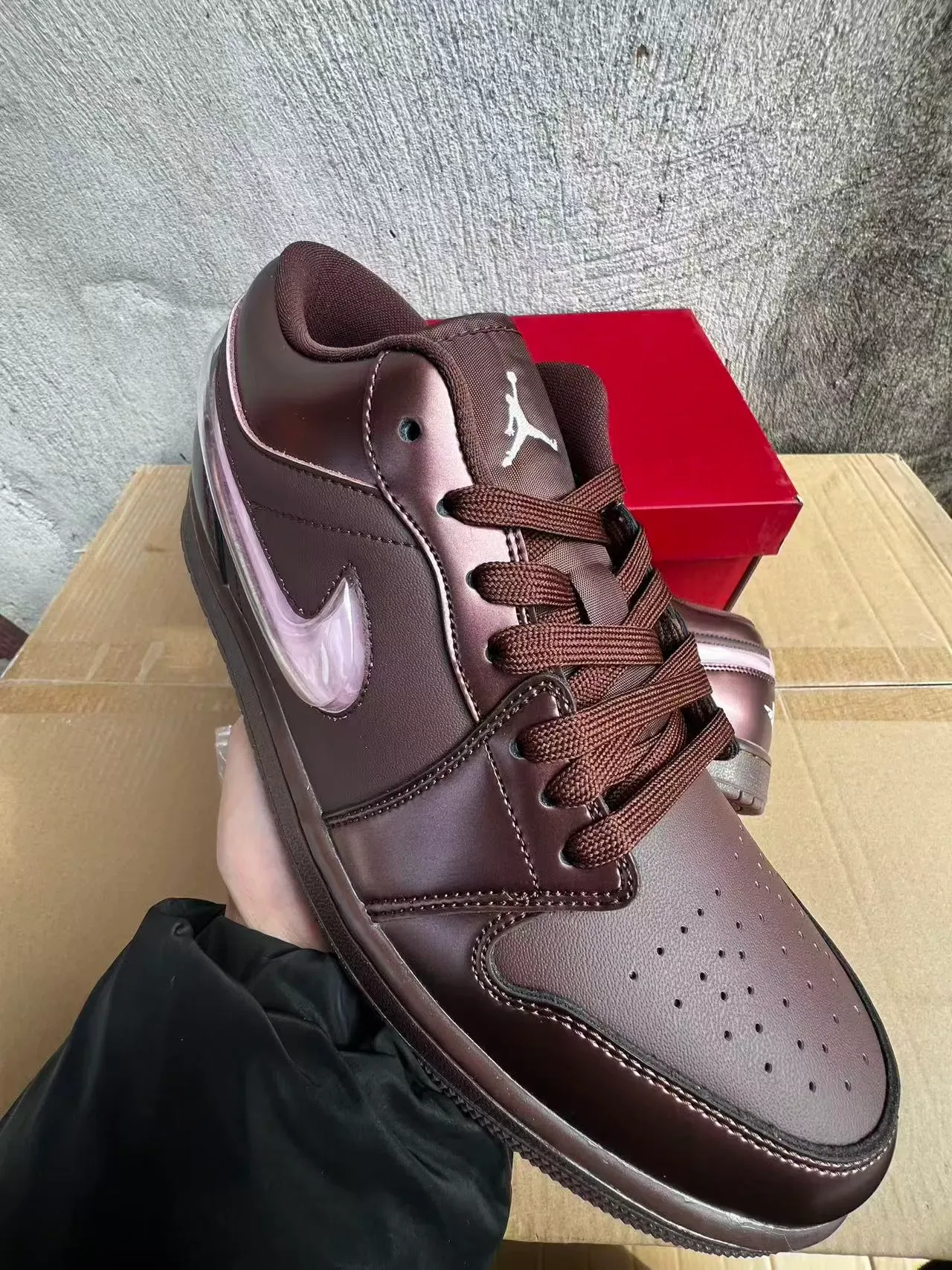 Nike Brown Pink Metallic Leather Upper Glossy Swoosh Lifestyle Sneakers 2