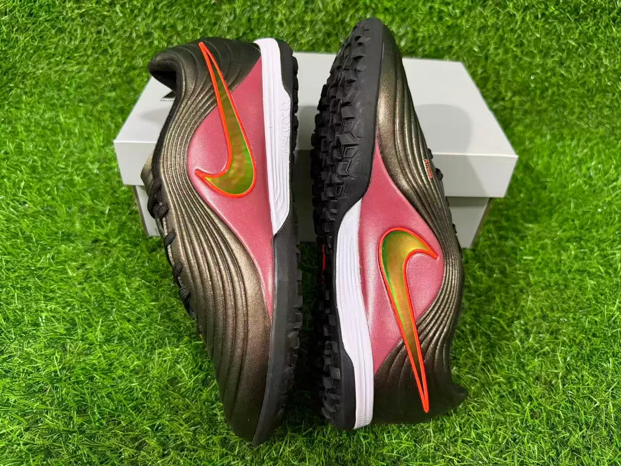Nike Burgundy Orange Ribbed Synthetic Upper Metallic Gradient Finish Turf Soccer Shoes 3