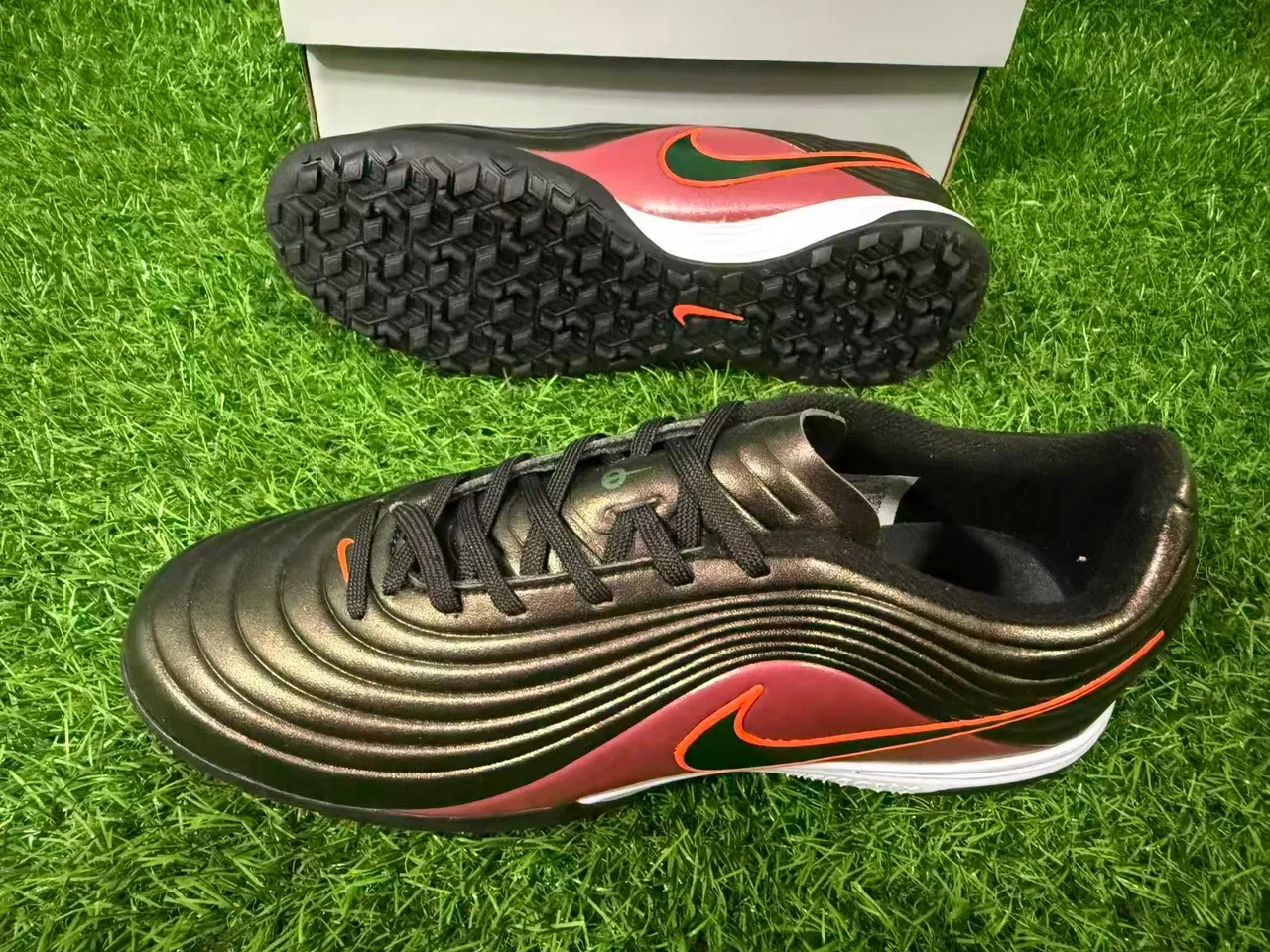 Nike Burgundy Orange Ribbed Synthetic Upper Metallic Gradient Finish Turf Soccer Shoes 6