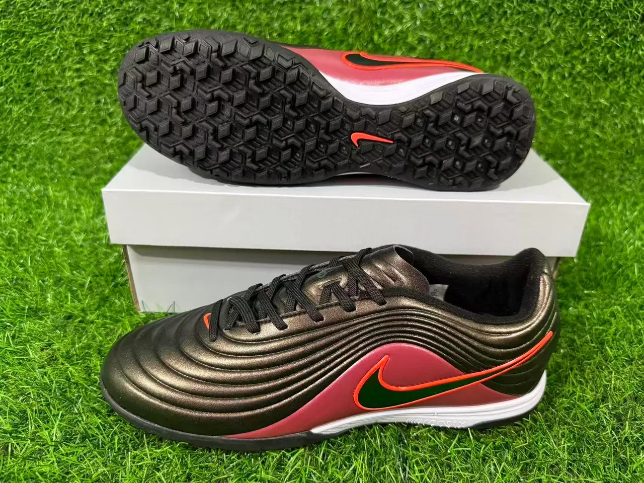 Nike Burgundy Orange Ribbed Synthetic Upper Metallic Gradient Finish Turf Soccer Shoes 7