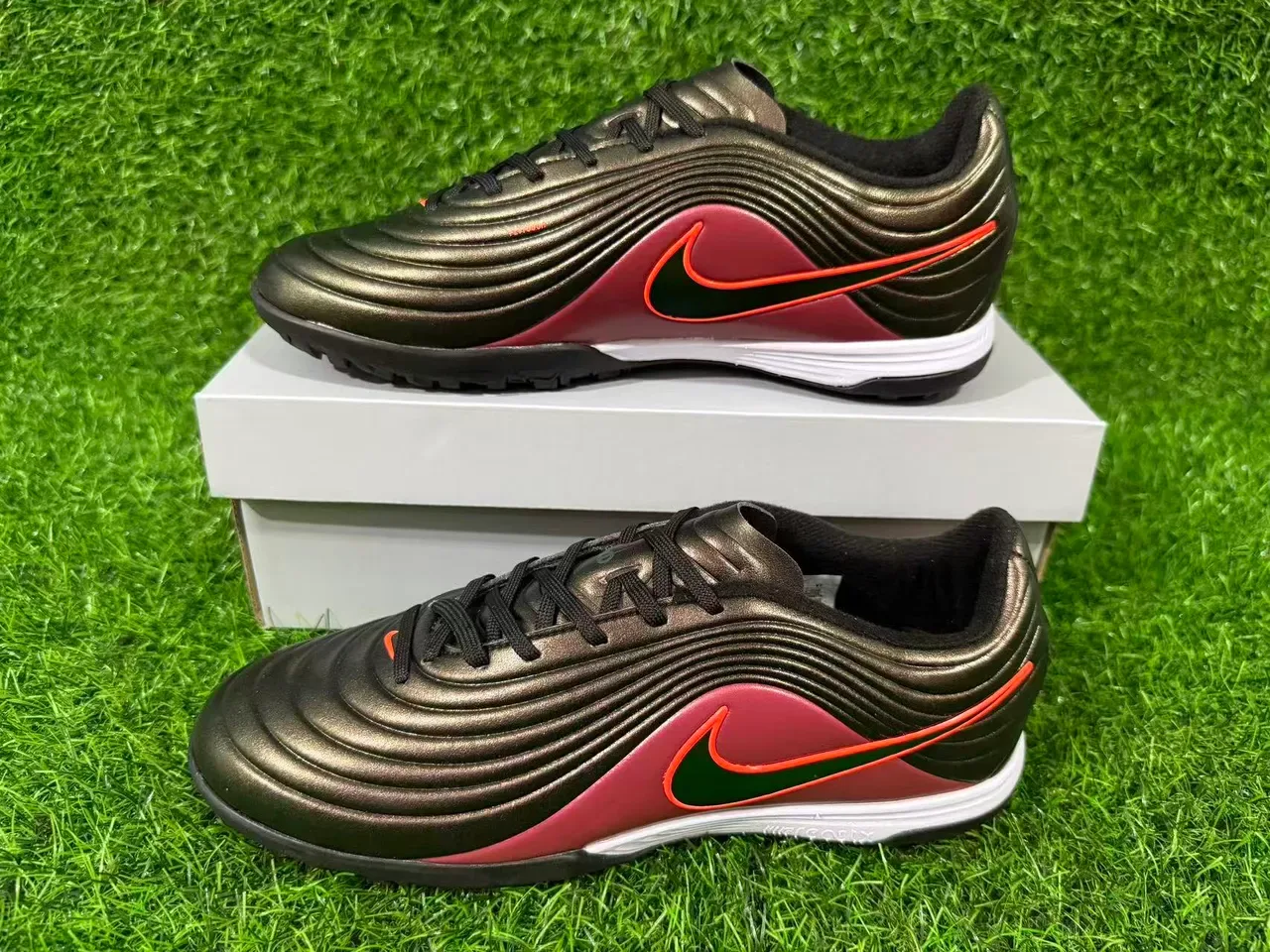 Nike Burgundy Orange Ribbed Synthetic Upper Metallic Gradient Finish Turf Soccer Shoes 8