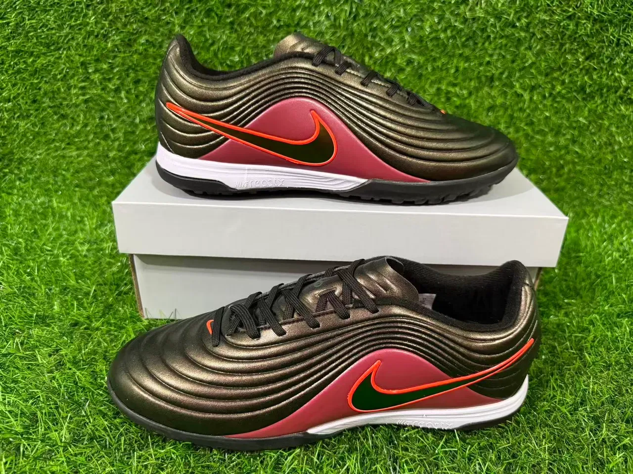 Nike Burgundy Orange Ribbed Synthetic Upper Metallic Gradient Finish Turf Soccer Shoes 9