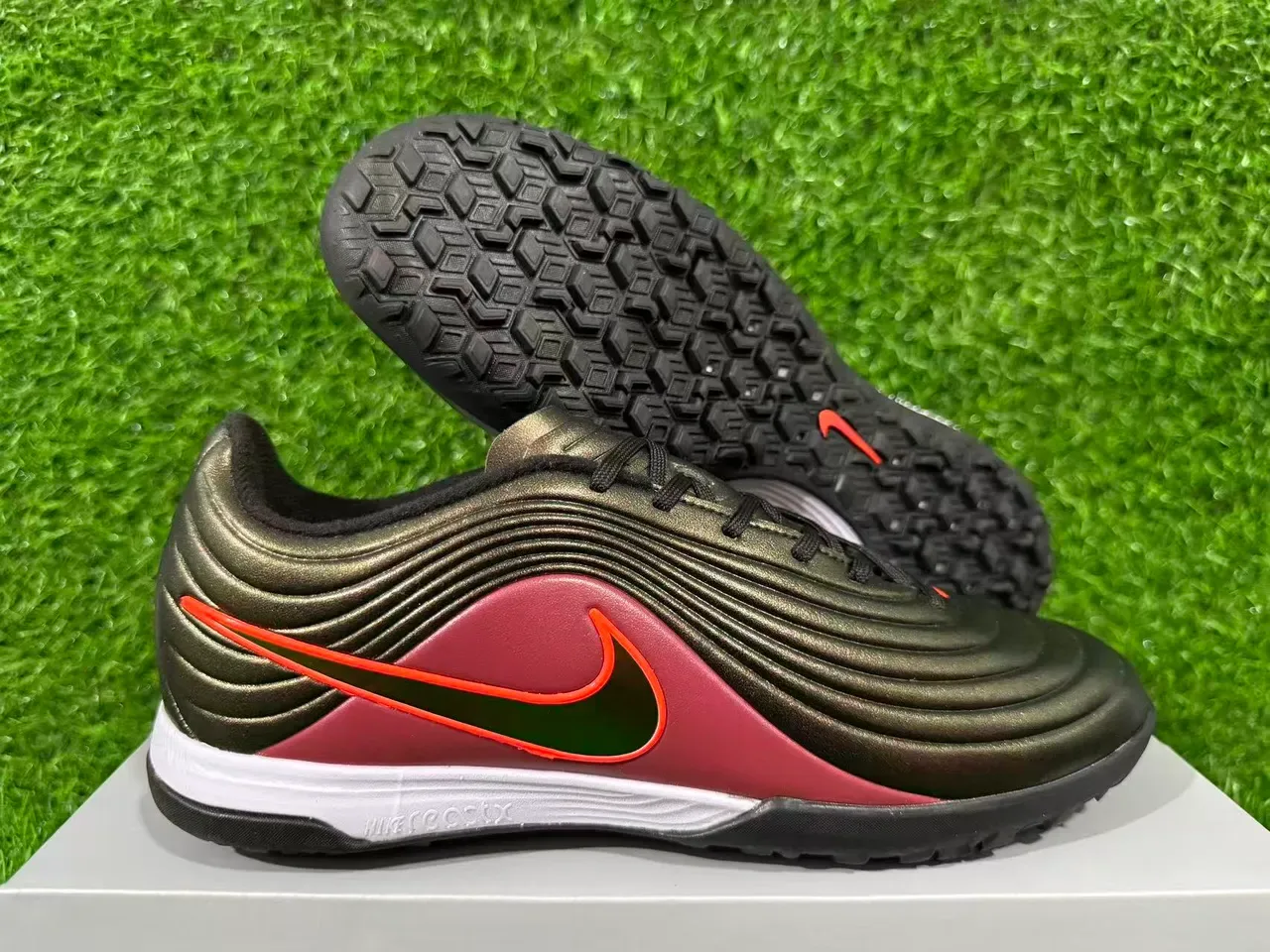 Nike Burgundy Orange Ribbed Synthetic Upper Metallic Gradient Finish Turf Soccer Shoes 10
