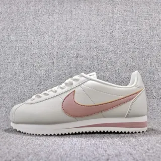 Nike Cortez أبيض ووردي غباري حذاء رياضي أسلوب حياة