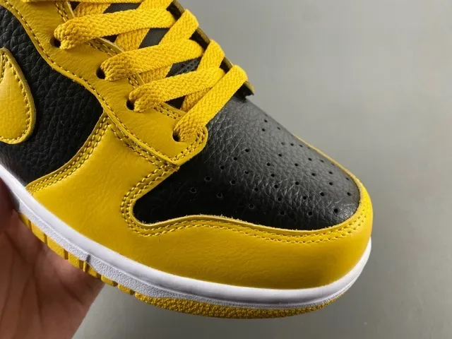 Nike Dunk High Jaune et Noir Chaussures Lifestyle 2