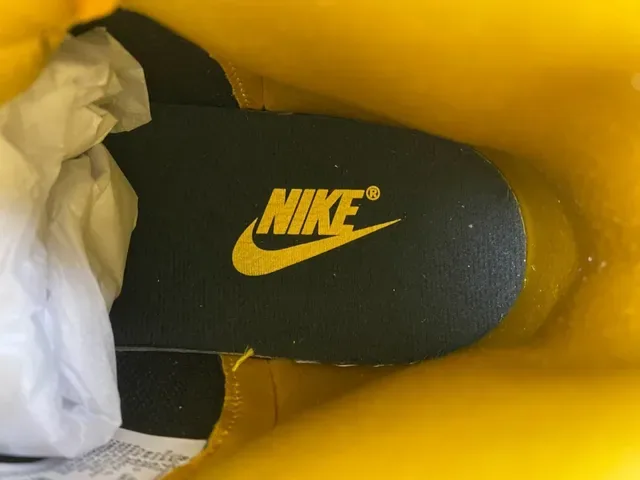 Nike Dunk High Jaune et Noir Chaussures Lifestyle 8