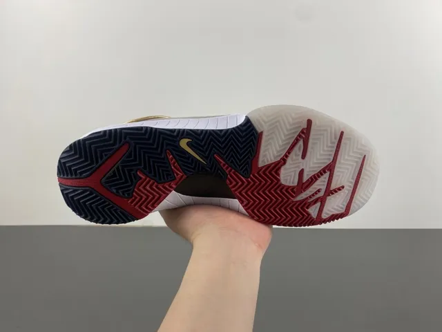 Nike 金色海军金属质感纹理上层条纹网面中板篮球鞋 10