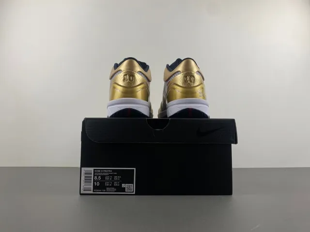 Nike 金色海军金属质感纹理上层条纹网面中板篮球鞋 18