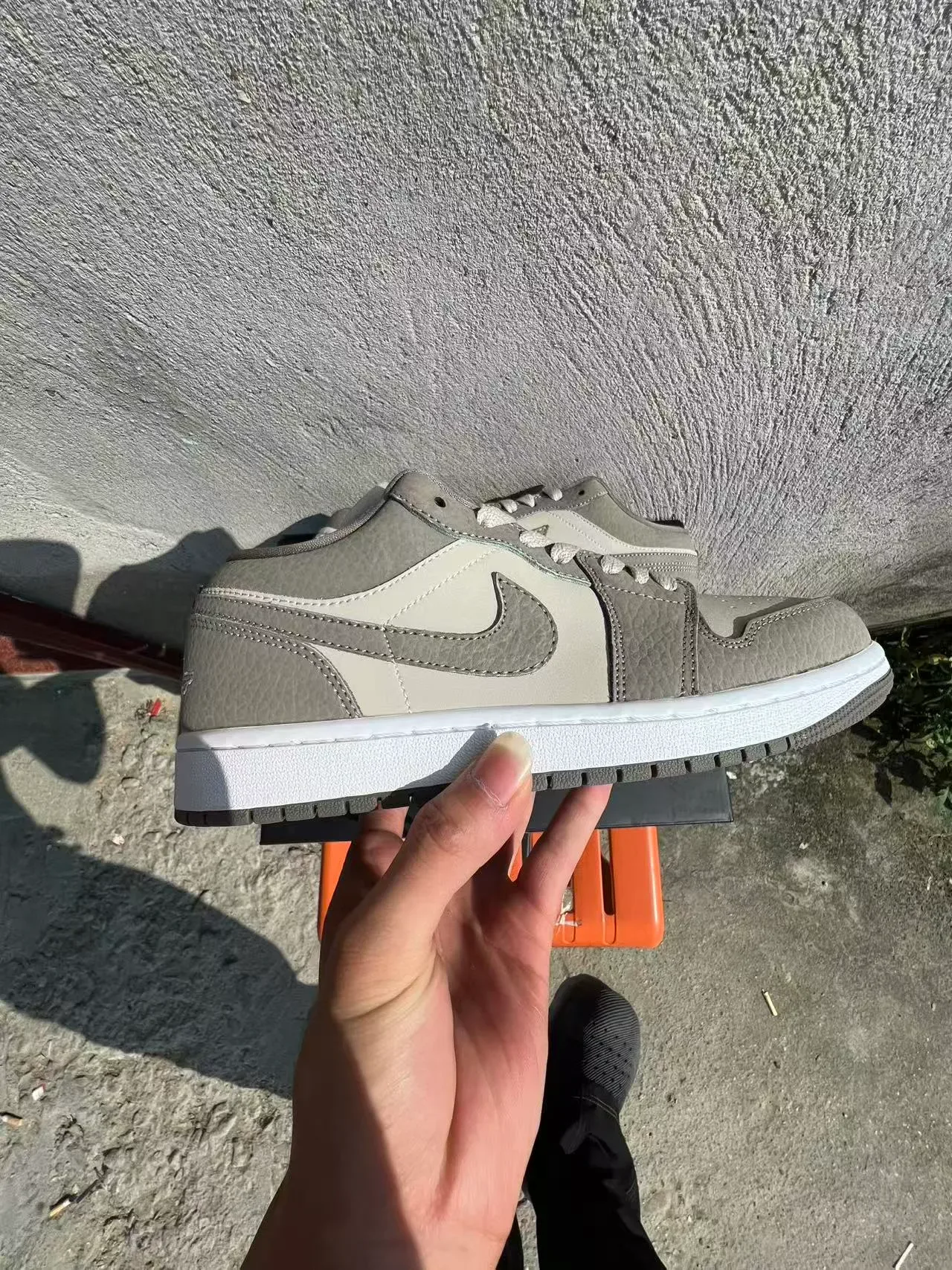 Nike Gray Beige Low-Top Suede-and-Leather-Panelled Lifestyle Sneakers 8