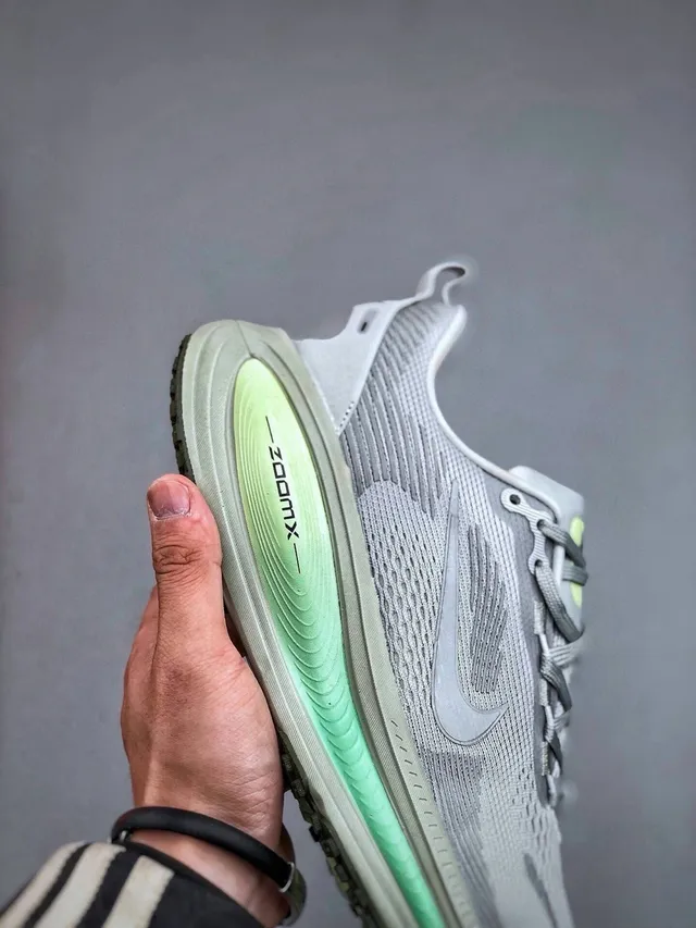 Nike Gray Green Engineered Mesh Upper Full-Length Visible ZoomX Cushioning Running Shoes 3