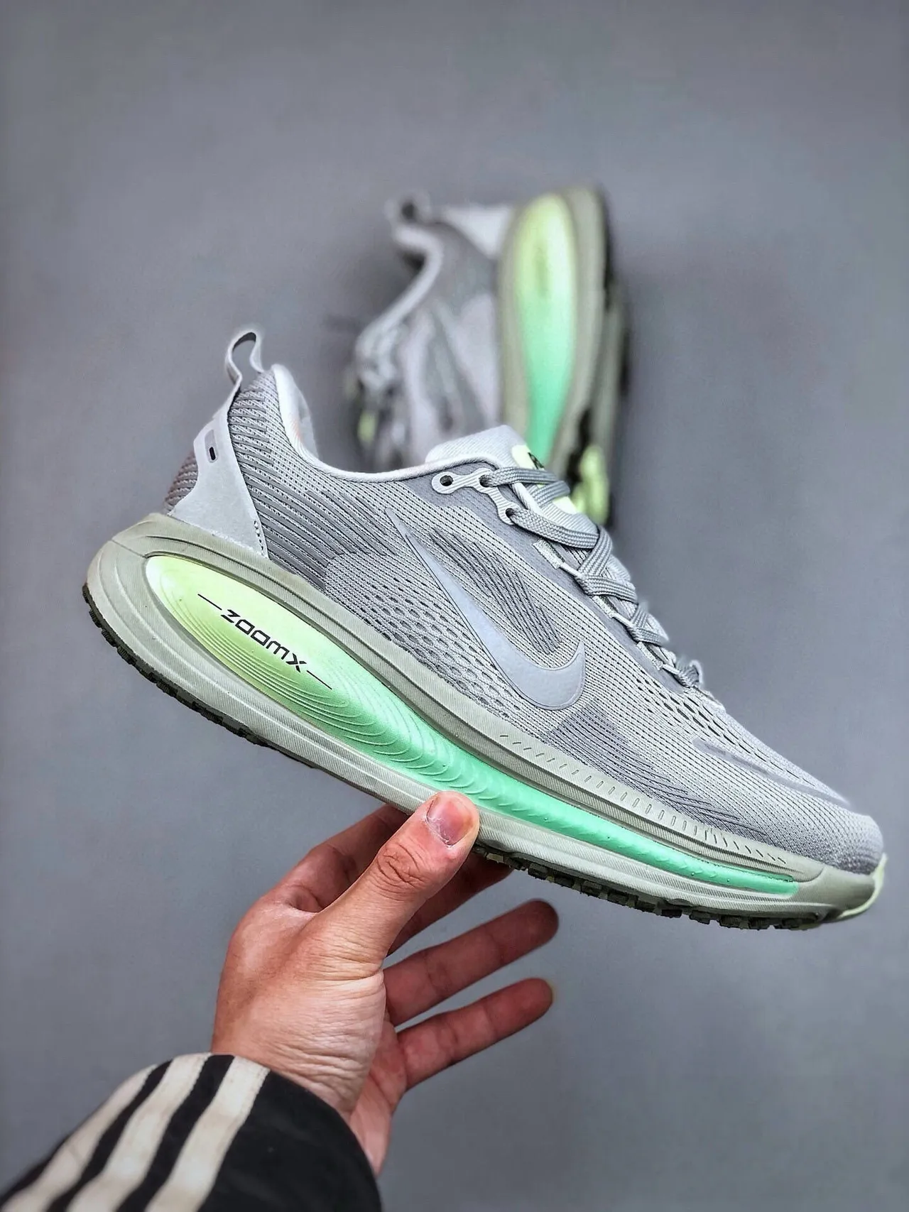 Nike Gray Green Engineered Mesh Upper Full-Length Visible ZoomX Cushioning Running Shoes 4