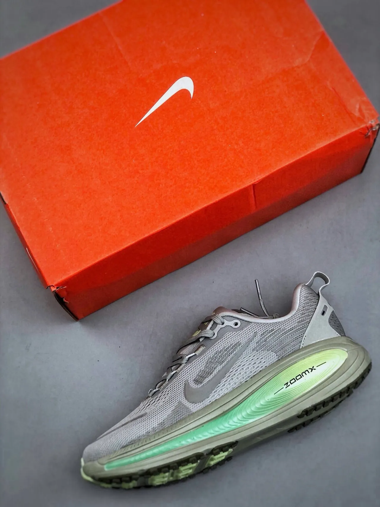 Nike Gray Green Engineered Mesh Upper Full-Length Visible ZoomX Cushioning Running Shoes 5