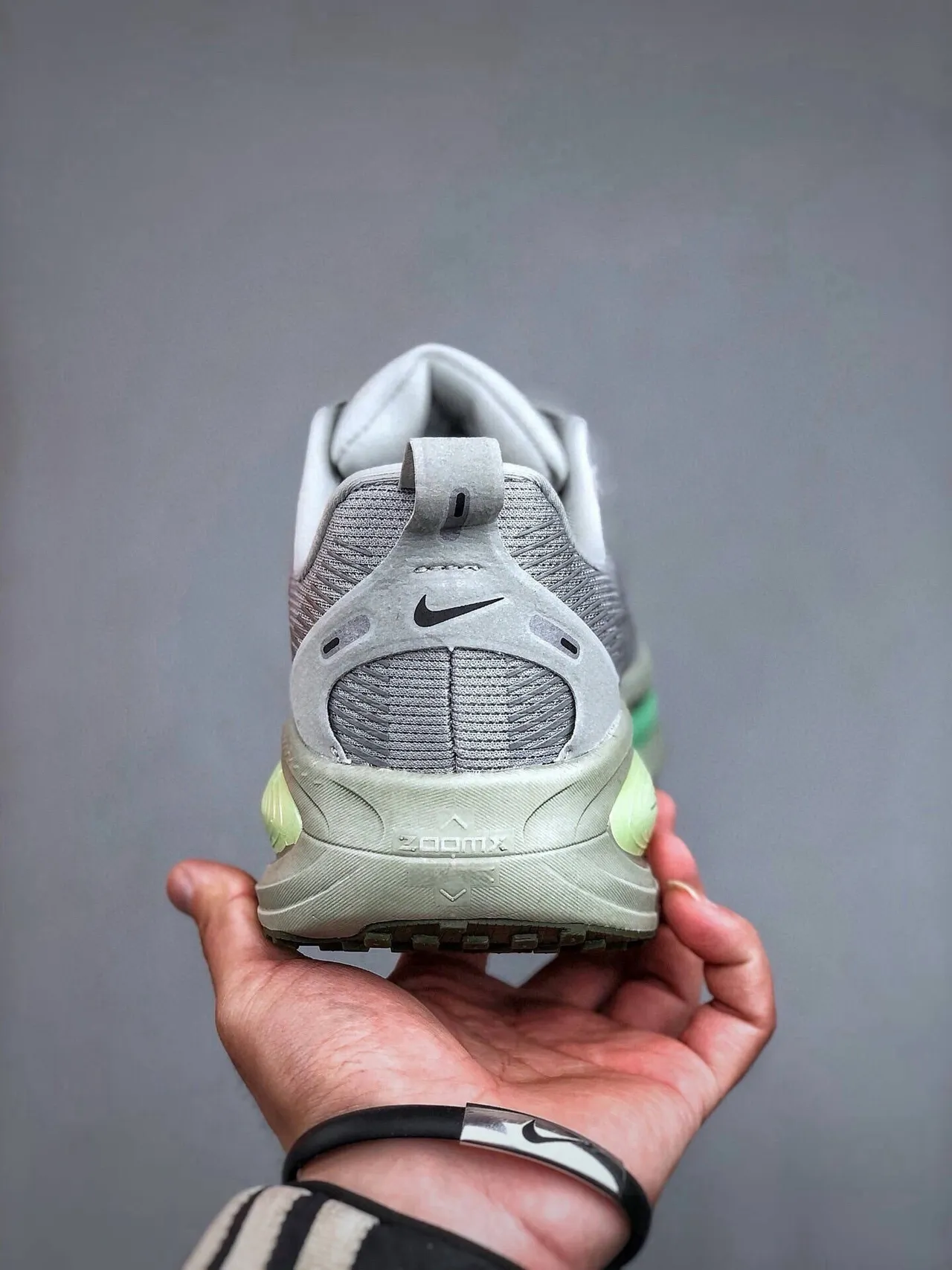 Nike Gray Green Engineered Mesh Upper Full-Length Visible ZoomX Cushioning Running Shoes 7