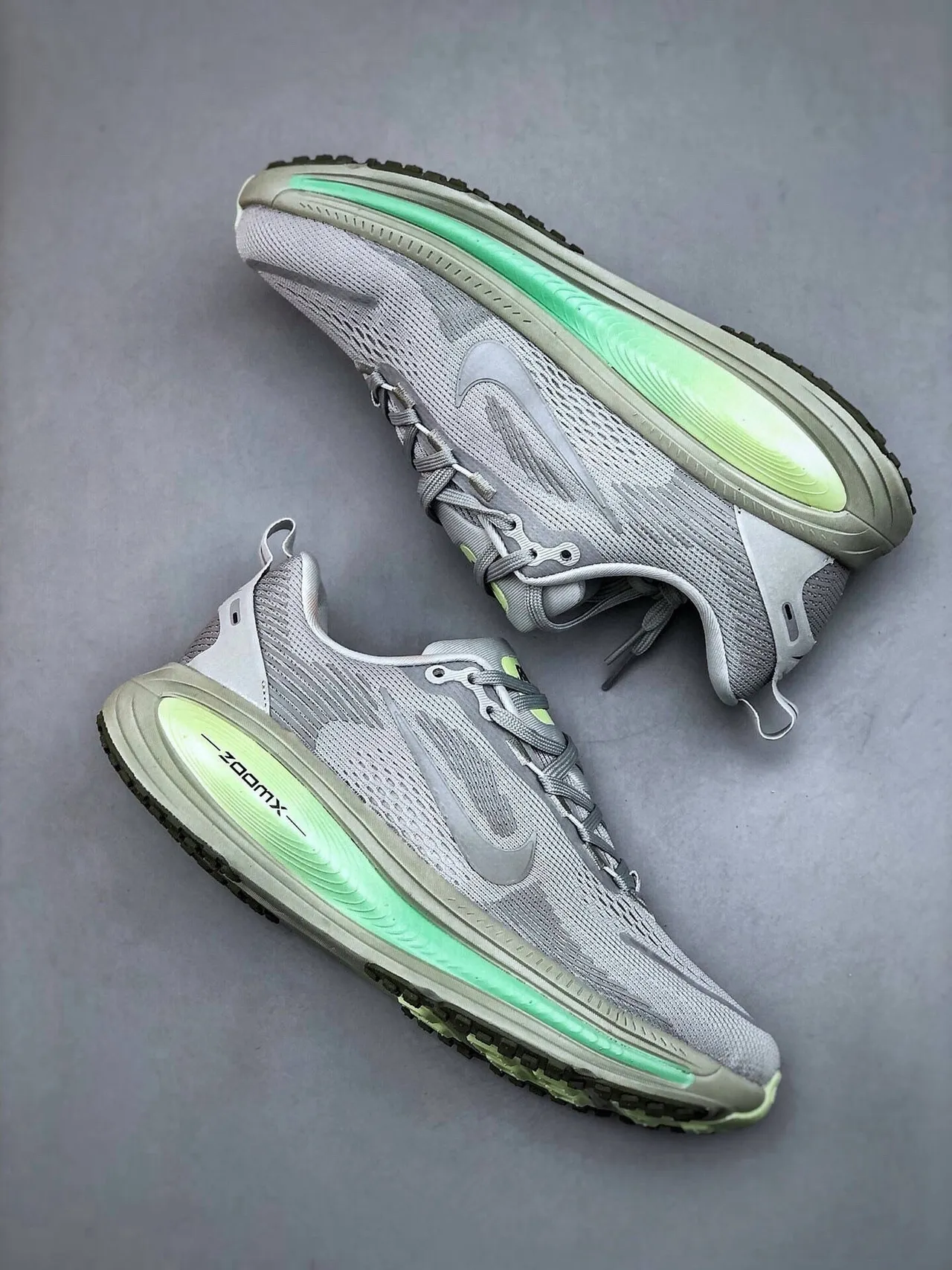 Nike Gray Green Engineered Mesh Upper Full-Length Visible ZoomX Cushioning Running Shoes 9