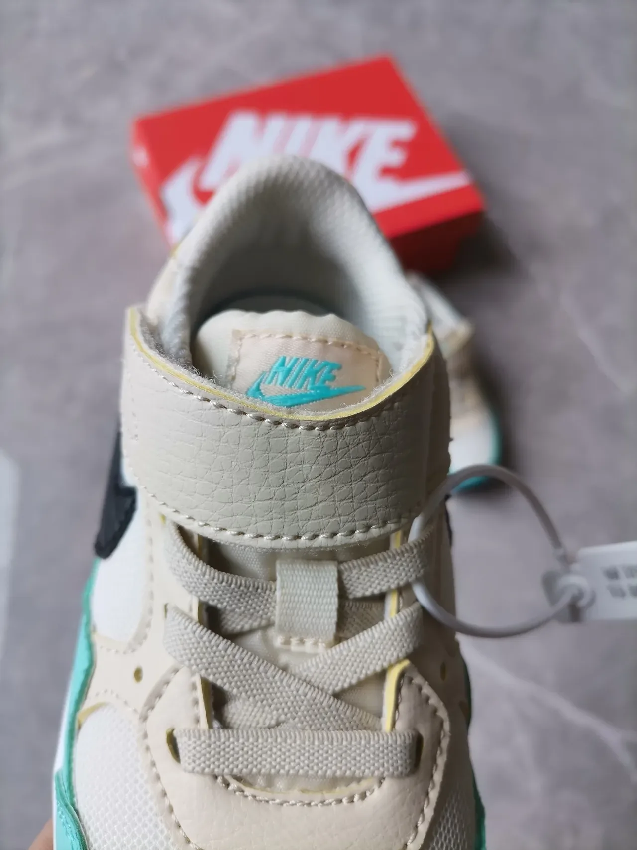 Nike Gris Vert Chaussures Lifestyle à Coupe Basse avec Sangle Hook-and-Loop 4