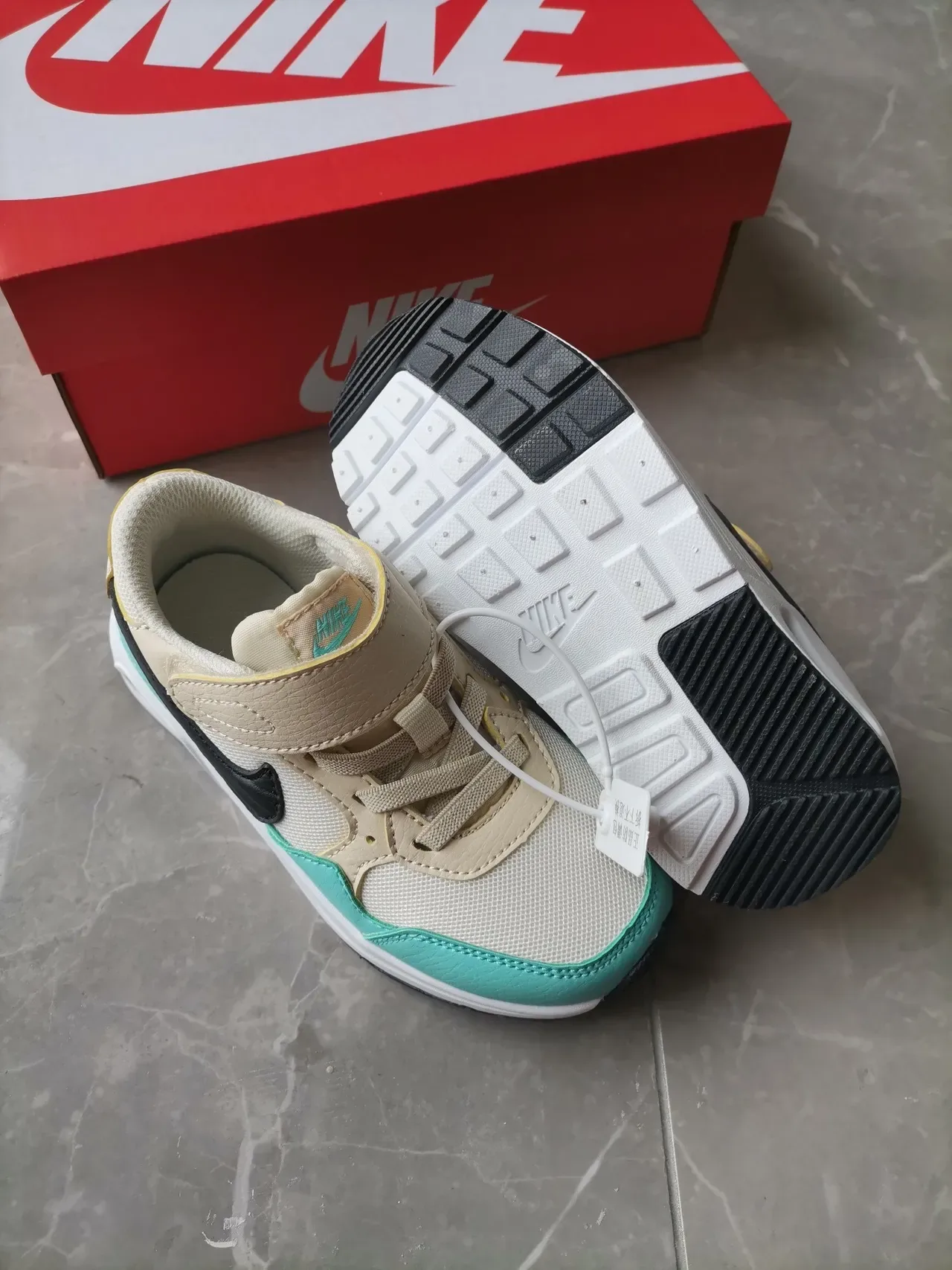 Nike Gris Vert Chaussures Lifestyle à Coupe Basse avec Sangle Hook-and-Loop 8