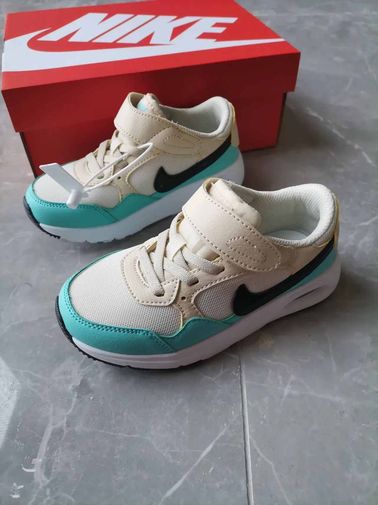 Nike Gris Vert Chaussures Lifestyle à Coupe Basse avec Sangle Hook-and-Loop 11