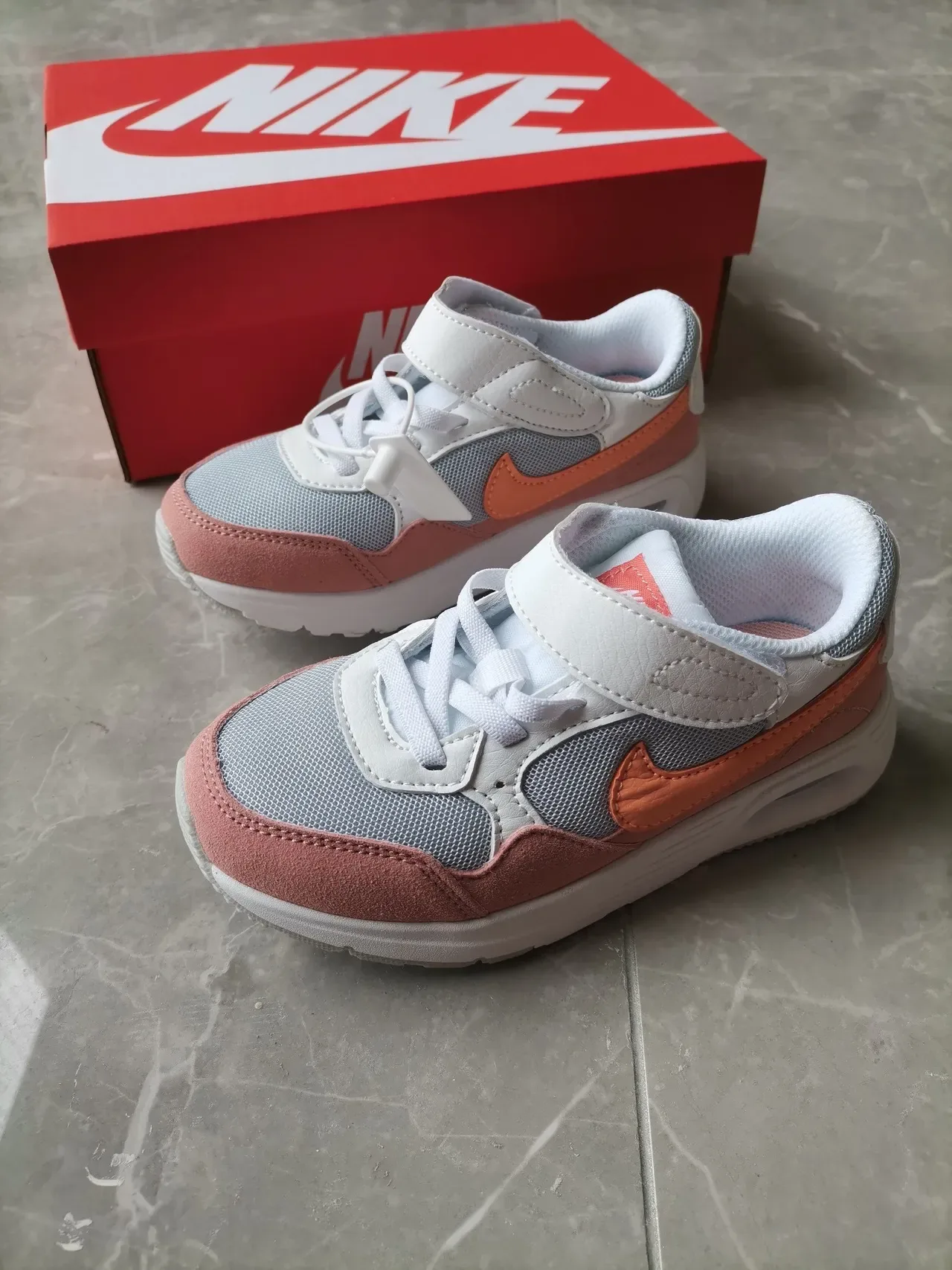 Nike Gris Vert Chaussures Lifestyle à Coupe Basse avec Sangle Hook-and-Loop 19