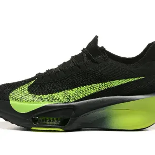 Nike Invincible Run काली और नीनो ग्रीन रनिंग शूज