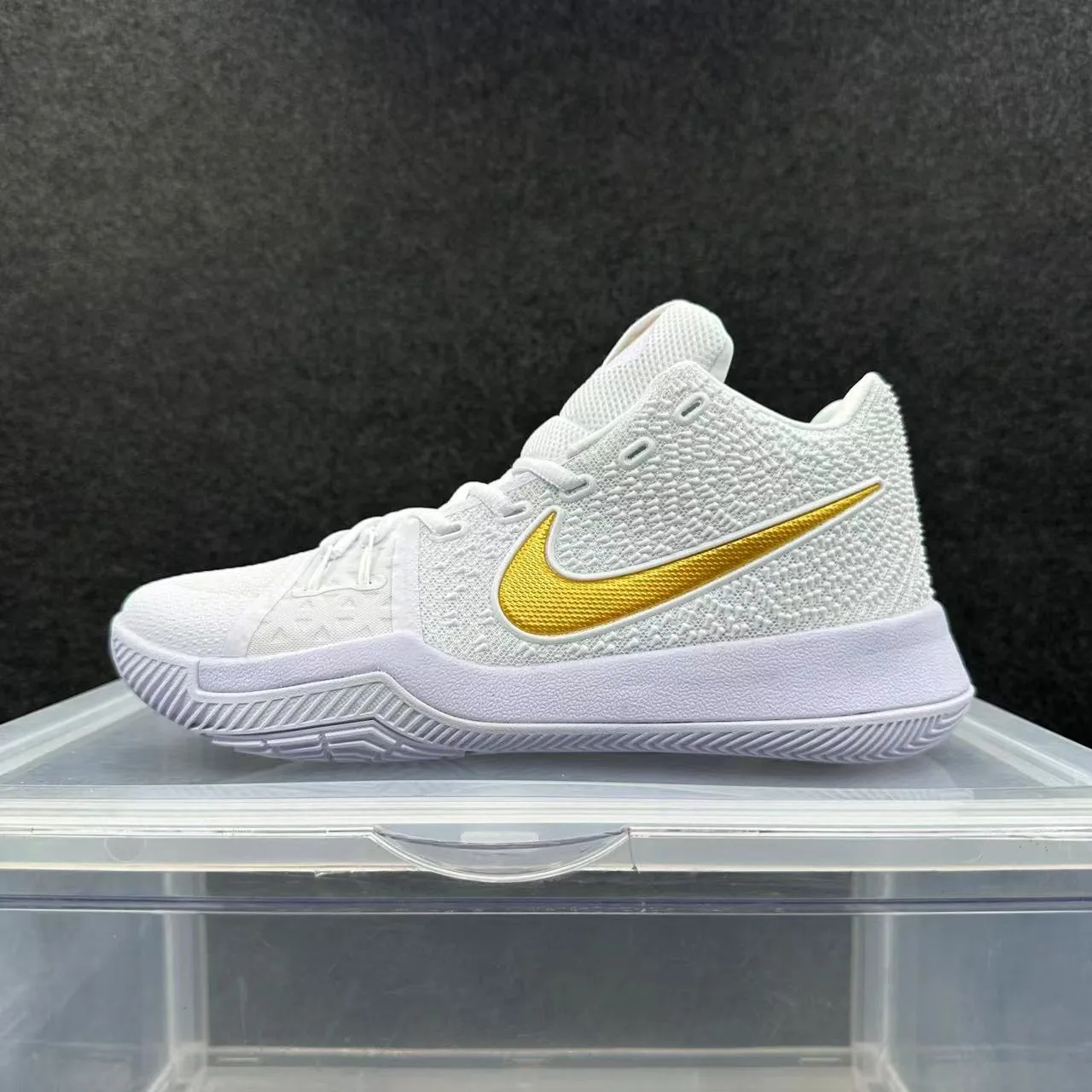 Nike Kyrie حذاء كرة السلة أبيض ذهبي كتف منسوج سووش 2