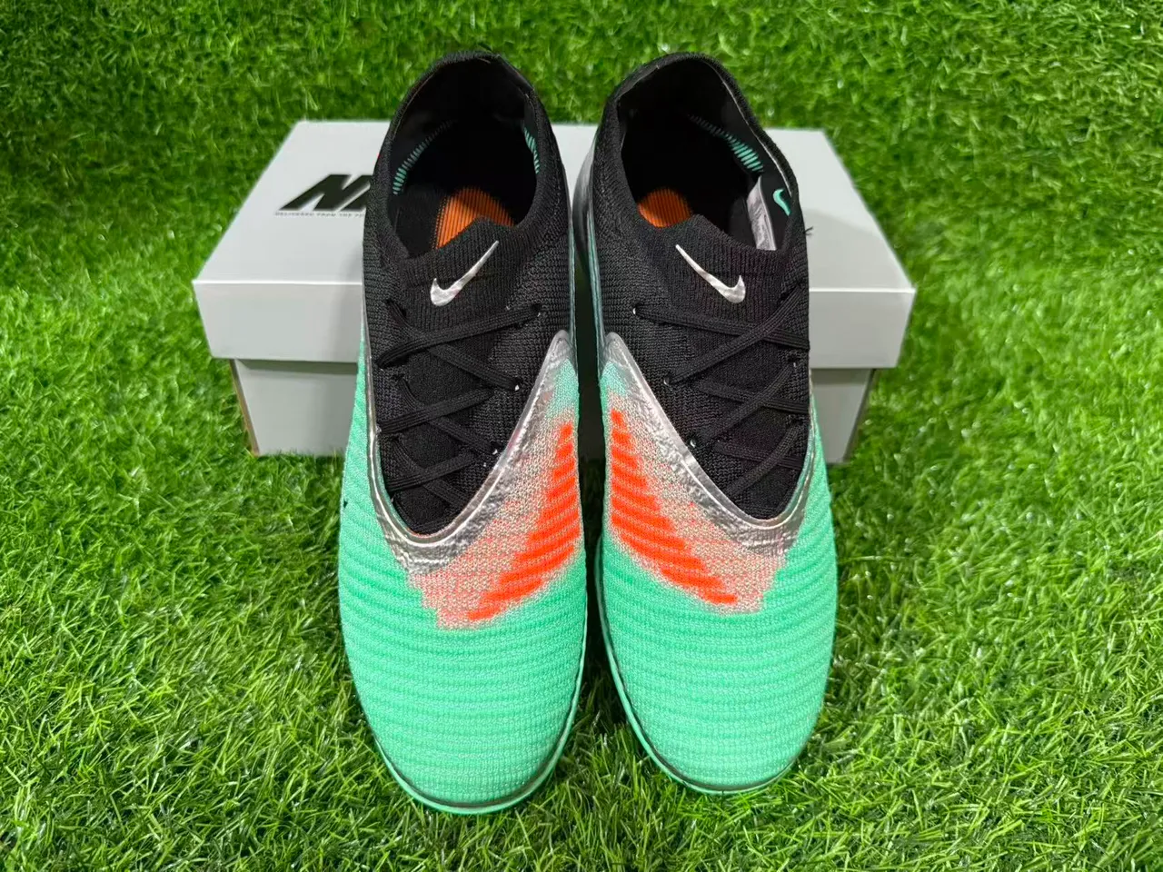 Nike Mercurial أخضر أسود منخفض القطع الملائم للجوارب الجزء العلوي نظام الربط غير المتزامن أحذية كرة القدم للعشب 10
