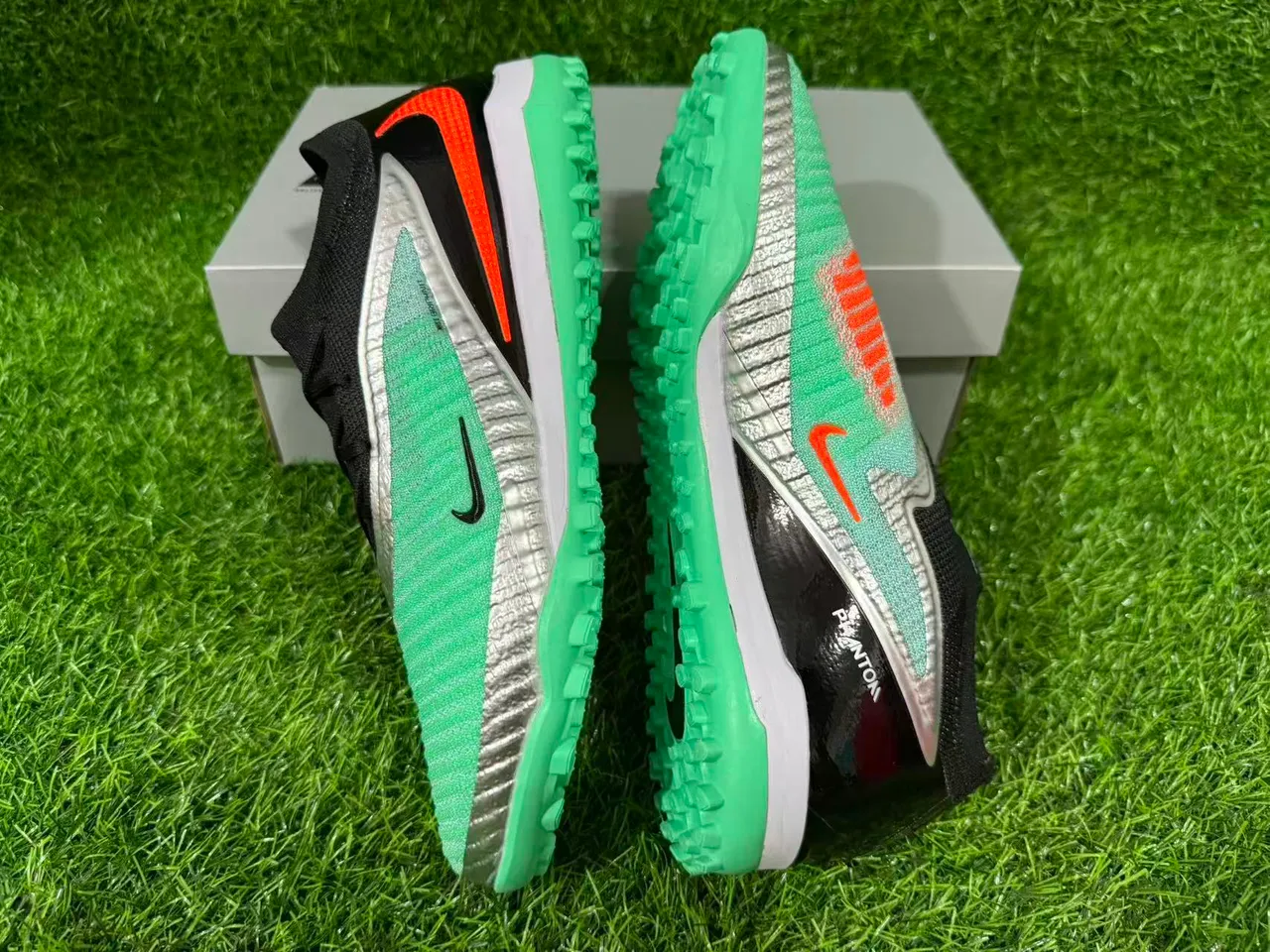 Nike Mercurial أخضر أسود منخفض القطع الملائم للجوارب الجزء العلوي نظام الربط غير المتزامن أحذية كرة القدم للعشب 11