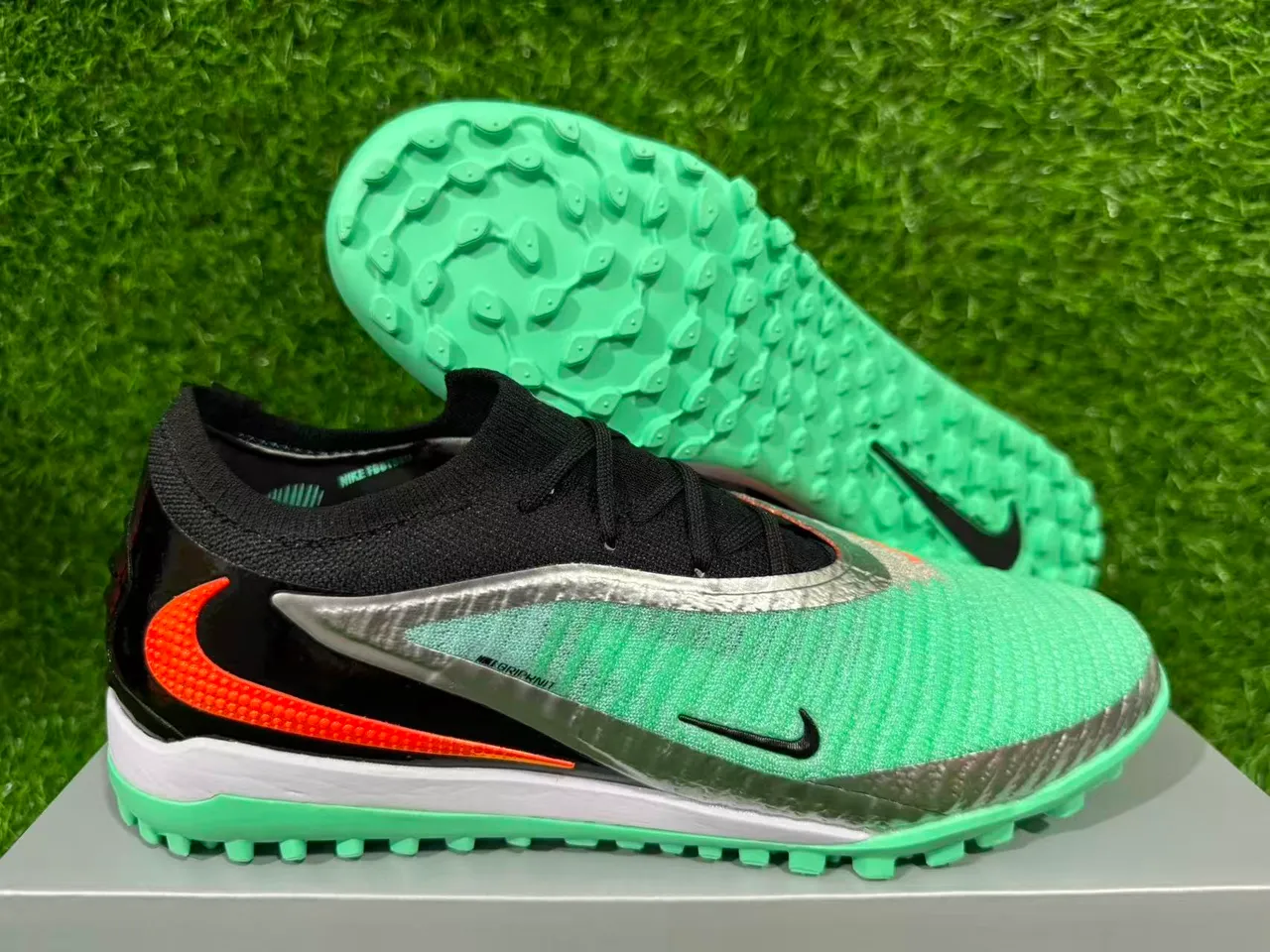 Nike Mercurial أخضر أسود منخفض القطع الملائم للجوارب الجزء العلوي نظام الربط غير المتزامن أحذية كرة القدم للعشب 15