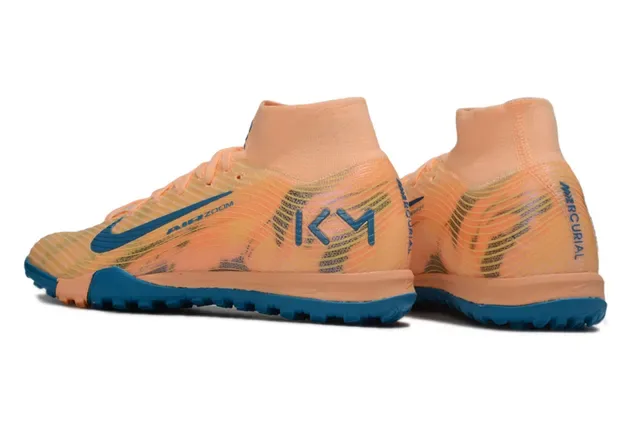 Nike Chaussures de football turf orange et bleu avec upper en knit et col sock-fit 4