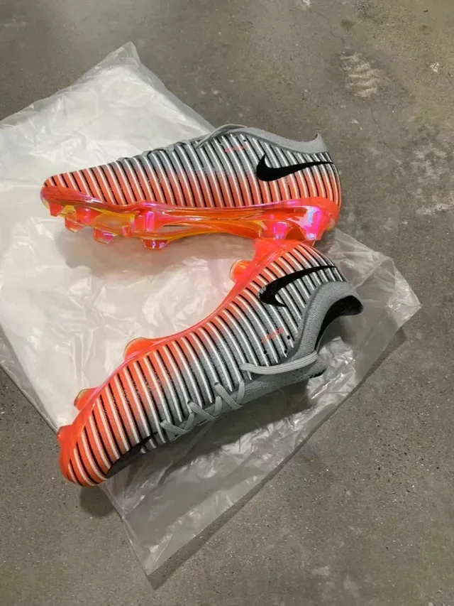 Nike Zapatillas de fútbol naranja gris a rayas Flyknit upper col con ajuste dinámico para terreno firme 2
