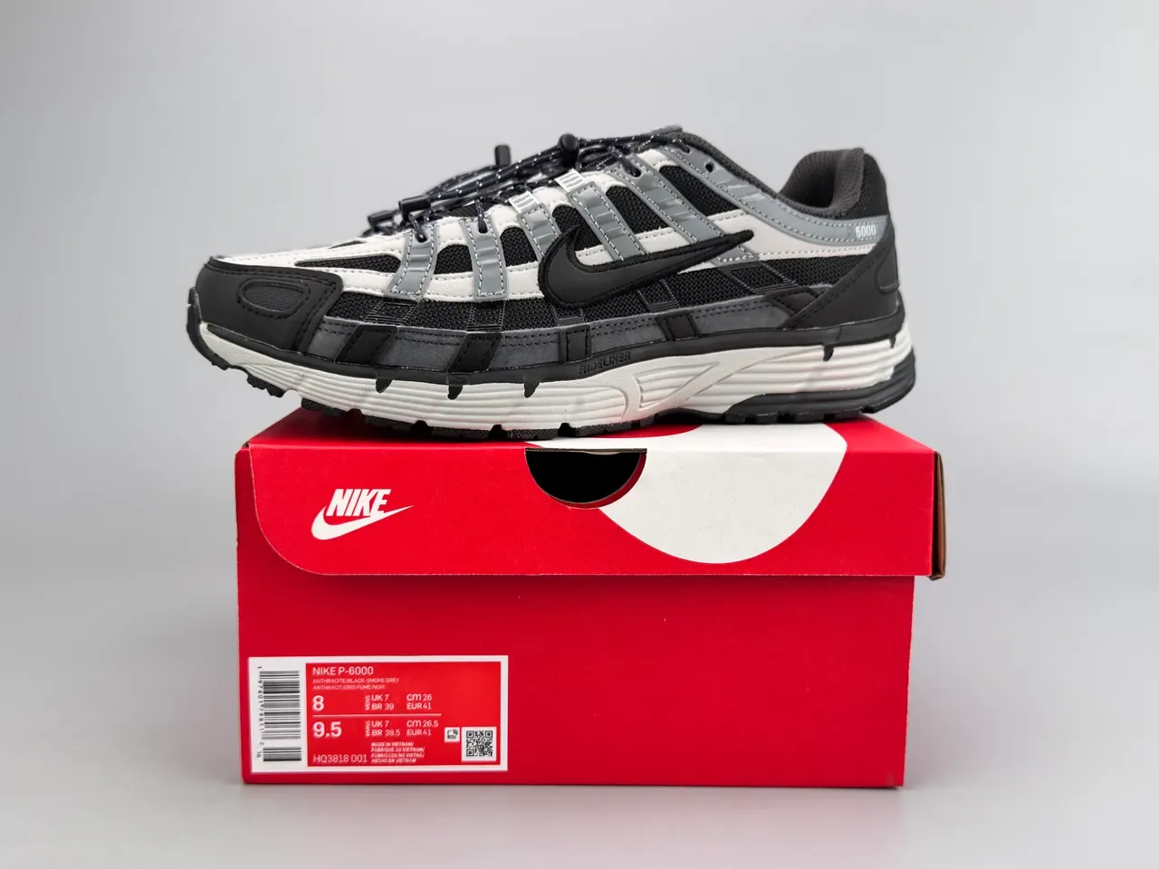 Nike P-6000 Noir Blanc Gris style de vie baskets 2